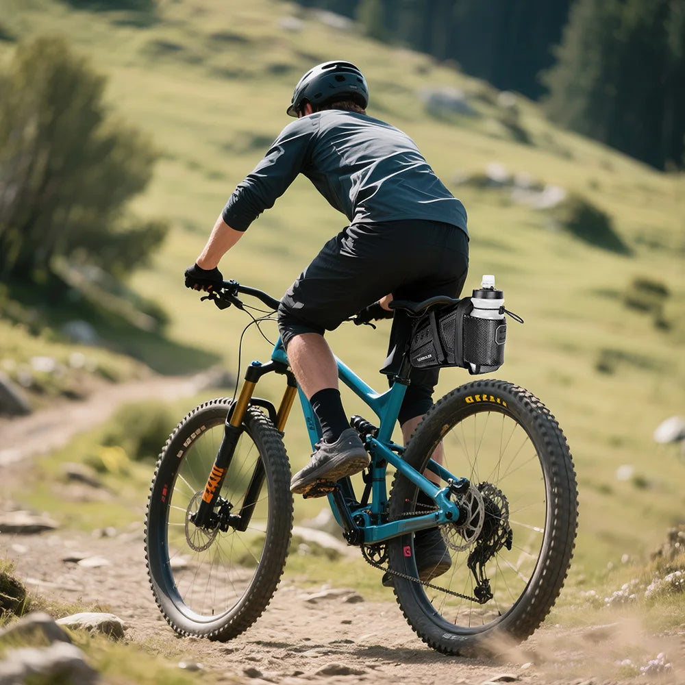 Sacoche de Selle Vélo Étanche 2,5L avec Porte-Bidon et Bandes Réfléchi — vue 20 — sacoche vélo | La Sacoche Vélo